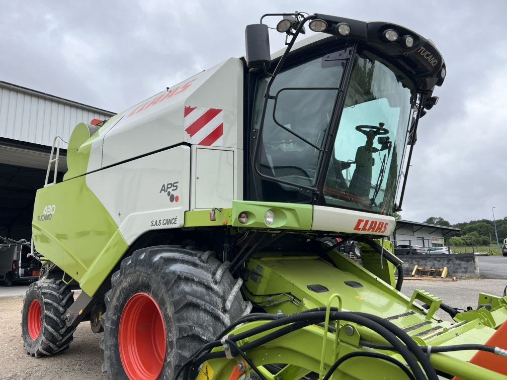 Mähdrescher des Typs CLAAS TUCANO 430 - Tier 3, Gebrauchtmaschine in Aubiet (Bild 3)