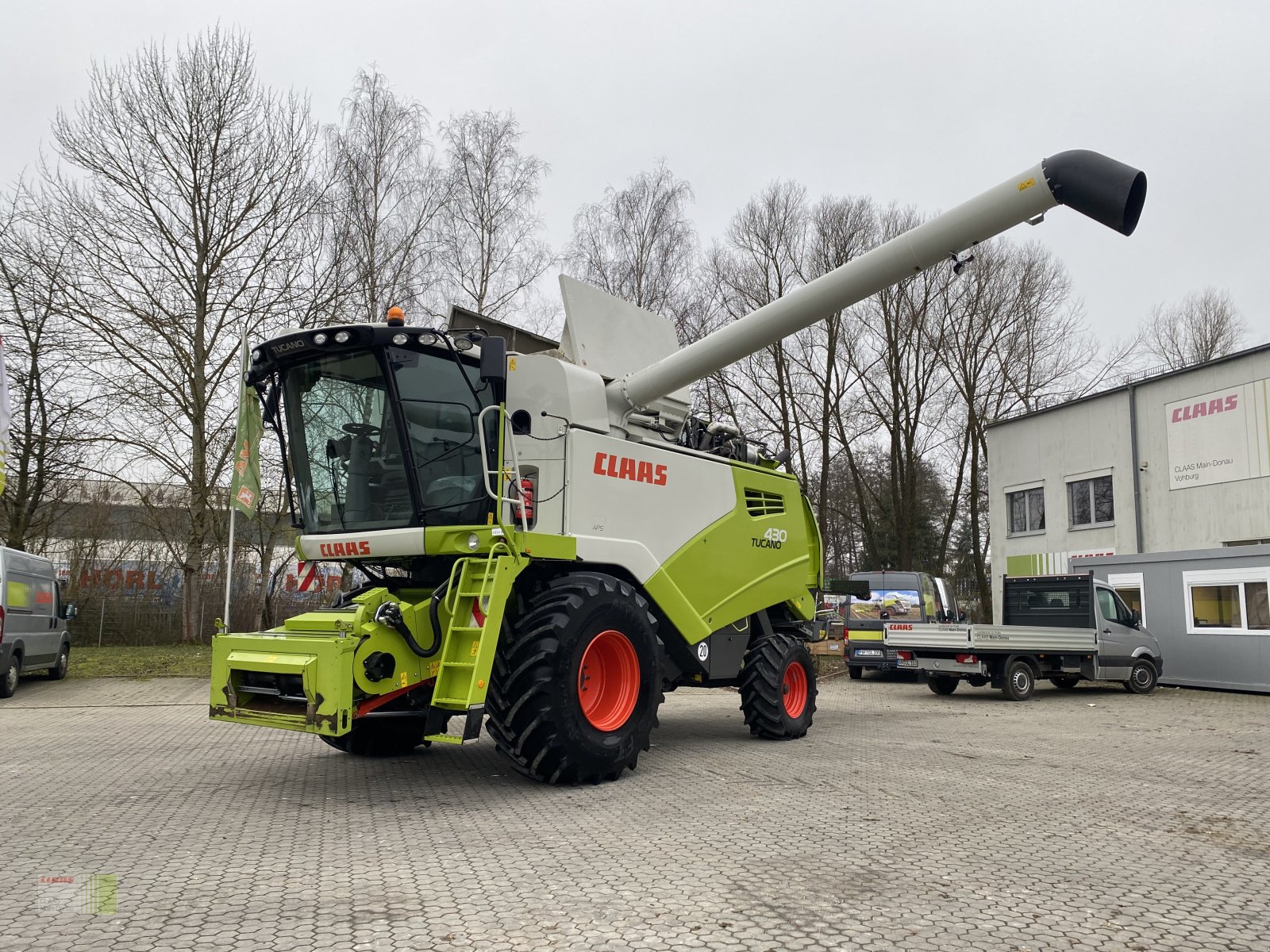 Mähdrescher от тип CLAAS Tucano 430, Gebrauchtmaschine в Vohburg (Снимка 4)