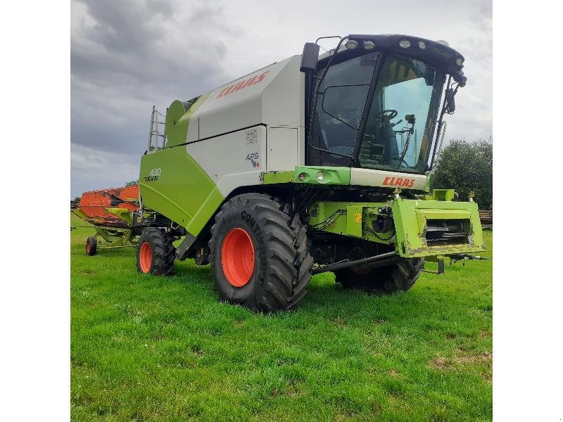 Mähdrescher of the type CLAAS TUCANO 430, Gebrauchtmaschine in HERLIN LE SEC