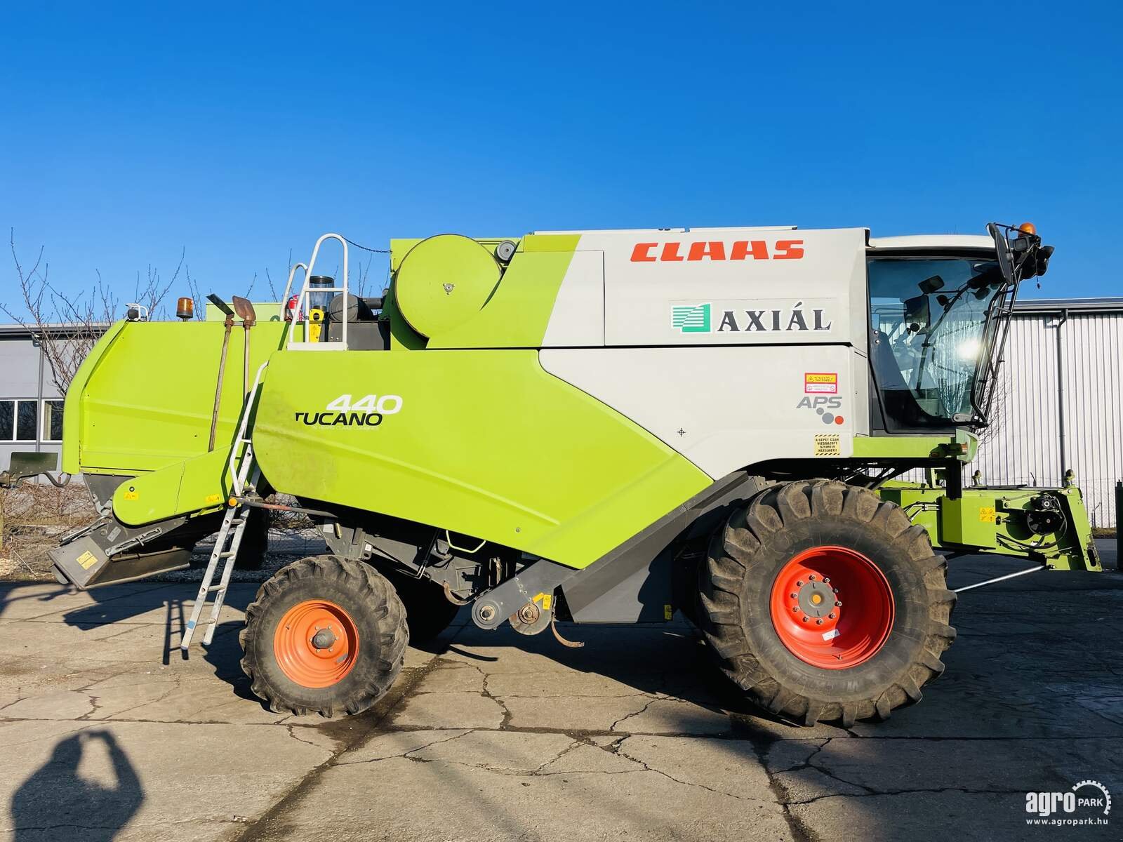 Mähdrescher of the type CLAAS Tucano 440 APS, Gebrauchtmaschine in Csengele (Picture 7)