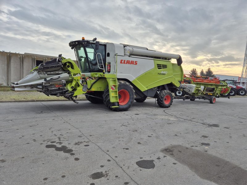 Mähdrescher des Typs CLAAS Tucano 440, Gebrauchtmaschine in Naklo (Bild 1)