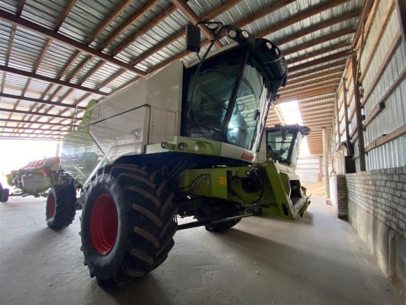 Mähdrescher of the type CLAAS Tucano 450 ( Mini Lexion ). Fin Mini Lexion. Rystemaskine Incl. 6,6 meter Vario skærebord. Ring til Ulrik på 40255544. Jeg snakker Jysk, tysk og engelsk., Gebrauchtmaschine in Kolding (Picture 1)