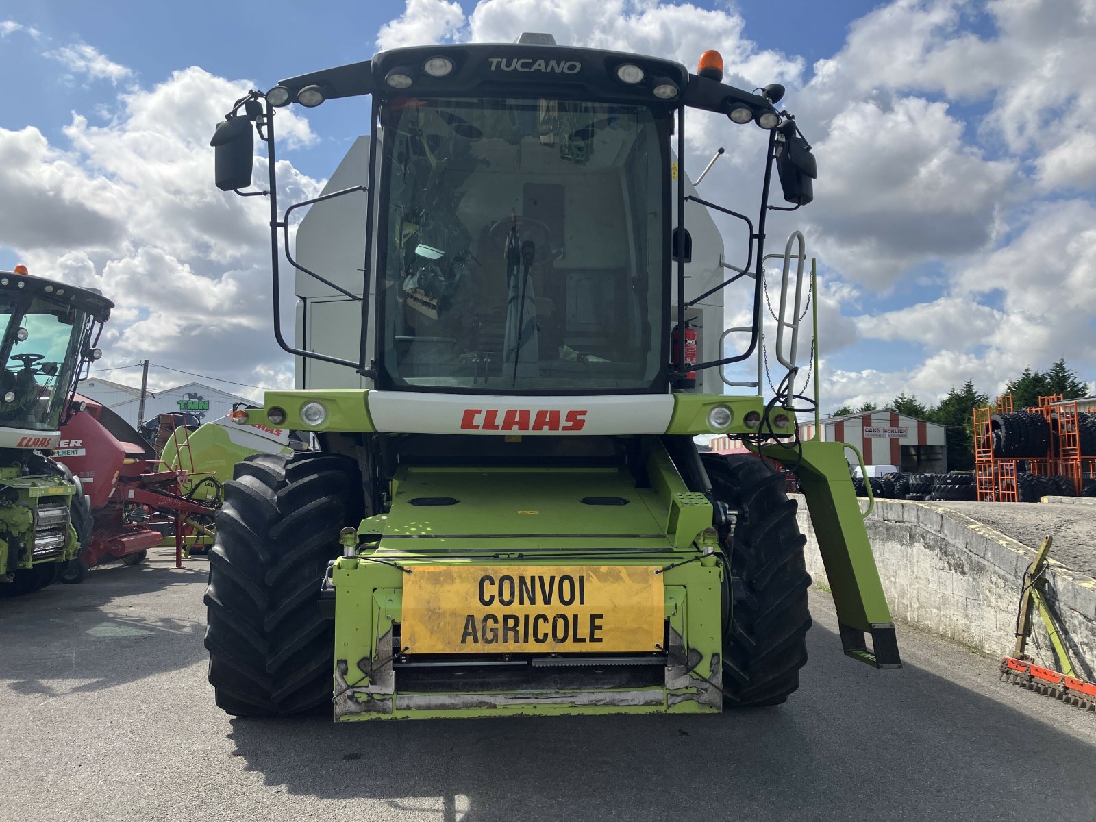 Mähdrescher tip CLAAS TUCANO 450 T4I, Gebrauchtmaschine in BLENDECQUES (Poză 2)