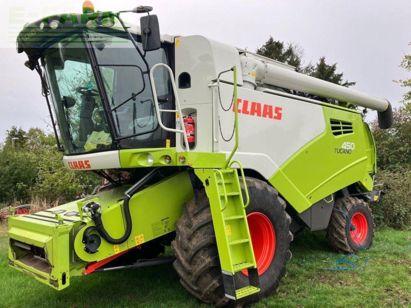 Mähdrescher van het type CLAAS TUCANO 450, Gebrauchtmaschine in LUTON (Foto 1)