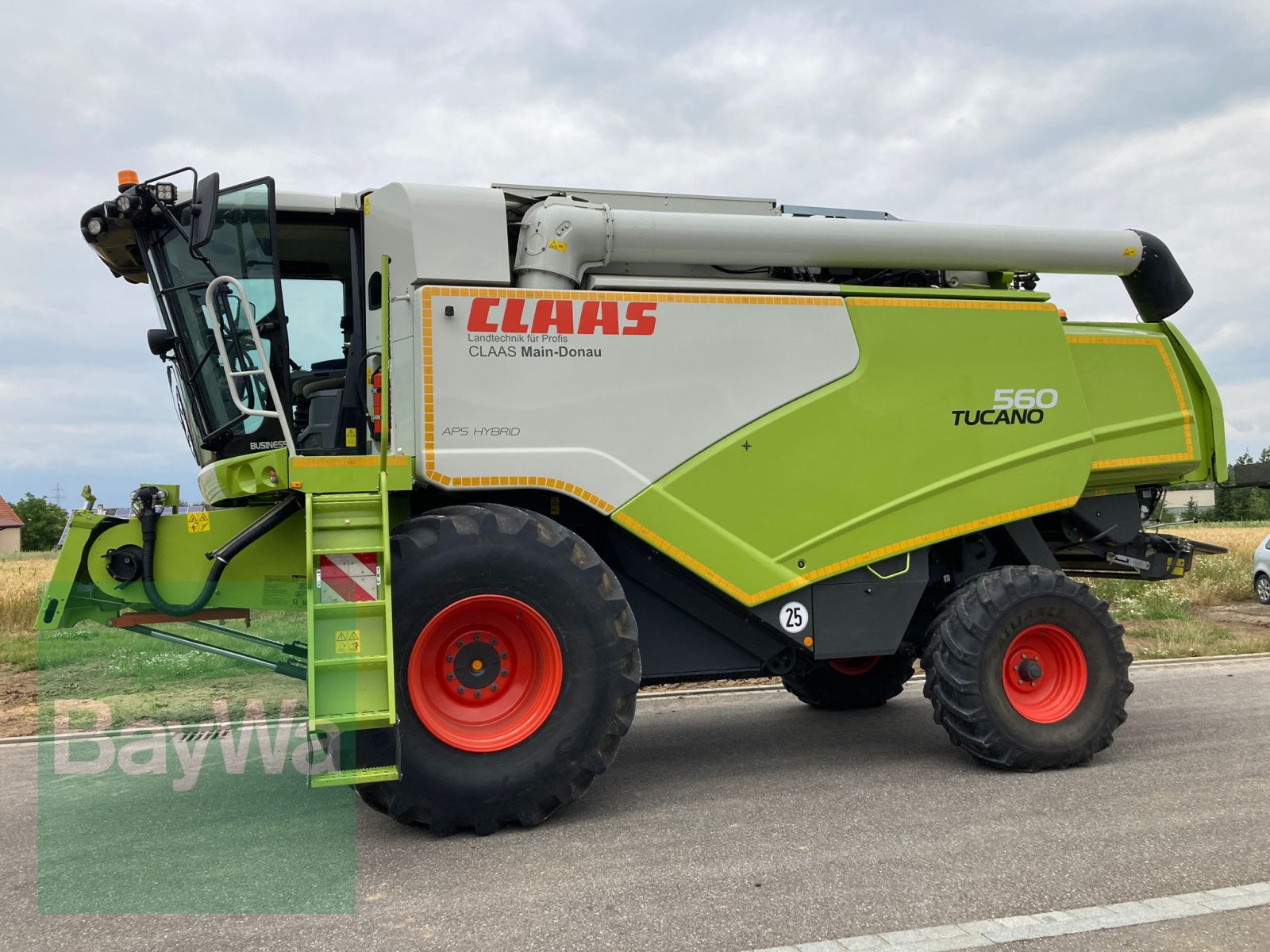 Mähdrescher tip CLAAS Tucano 560 APS Hybrid Bussnis + Claas Vario 680, Gebrauchtmaschine in Dinkelsbühl (Poză 1)