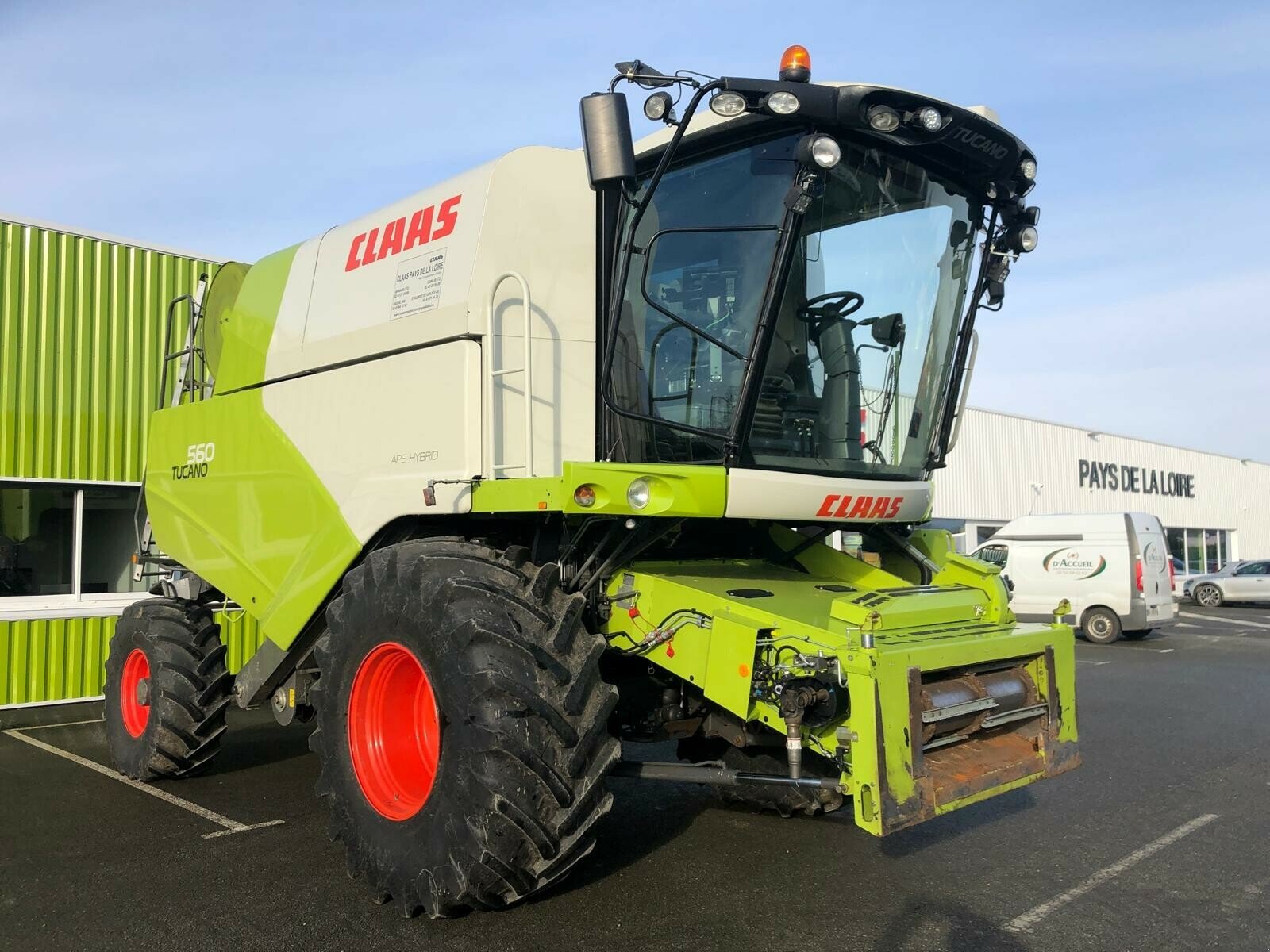 Mähdrescher от тип CLAAS TUCANO 560 TIER 4F TRADITION, Gebrauchtmaschine в ST CLEMENT DE LA PLACE (Снимка 7)