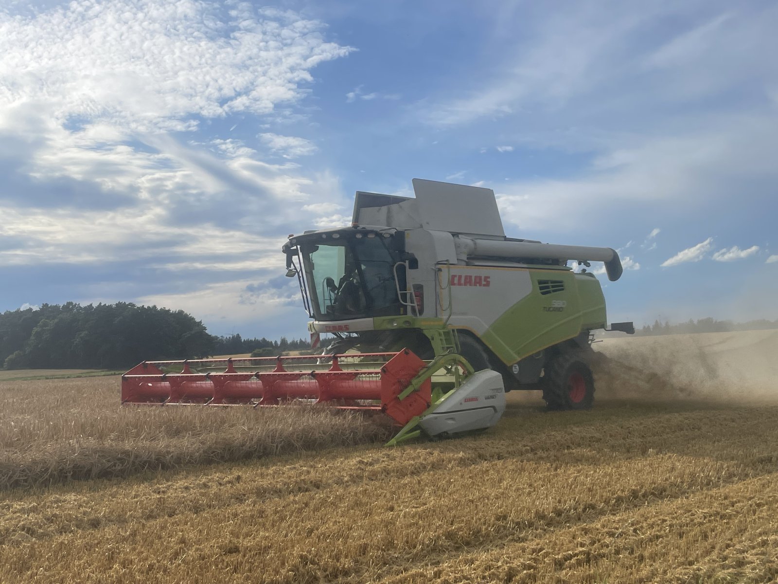 Mähdrescher des Typs CLAAS Tucano 580, Gebrauchtmaschine in Harenzhofen (Bild 1)