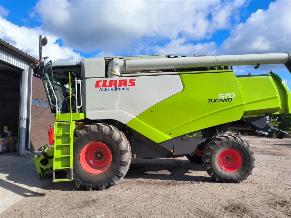 Mähdrescher of the type CLAAS TUCANO  CLAAS ( Mini Lexion ) Tucano 570 Incl. CLAAS Vario 680 Skærebord og vogn. AutoPilot GPS, AutoContour, Laserpilot, Roto Plus, 3D Cleaning, SPECIAL CUT snitter, CEBIS Terminal, Telematics, Quantimeter. Ring til Ulrik på 40255544. Jeg snakker Jysk., Gebrauchtmaschine in Kolding (Picture 3)