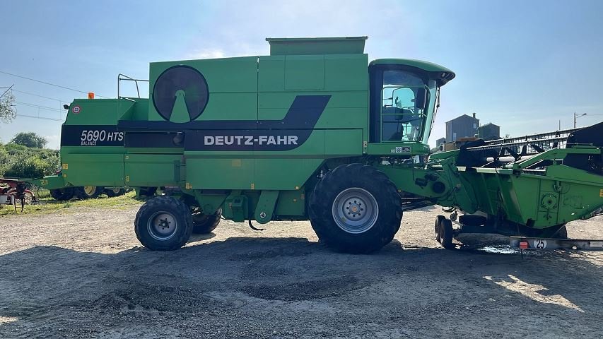 Mähdrescher of the type Deutz-Fahr 5690HTS BALANCE, Gebrauchtmaschine in BOSC LE HARD (Picture 5)