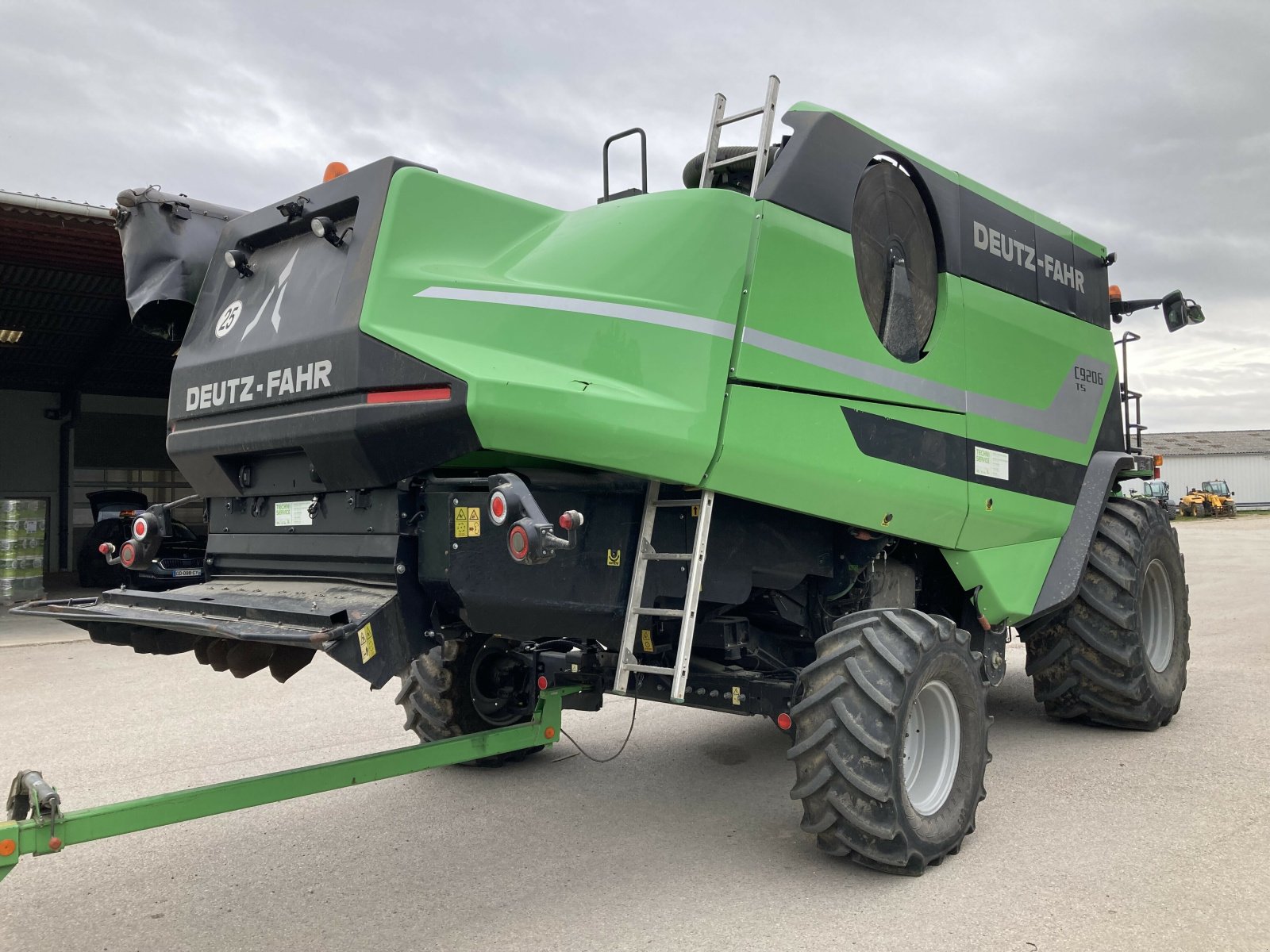 Mähdrescher van het type Deutz-Fahr C9206TS 4X4, Gebrauchtmaschine in VAROIS & CHAIGNOT (Foto 3)