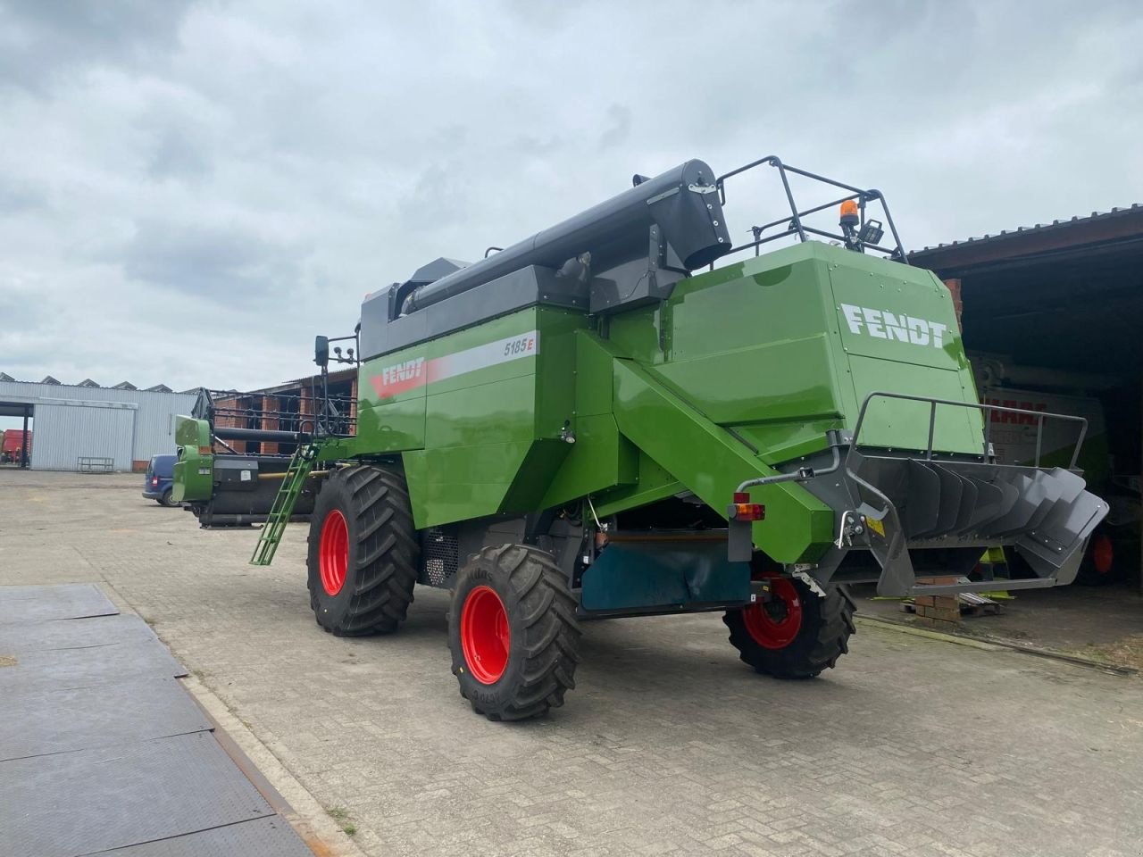 Mähdrescher des Typs Fendt 5185 E, Gebrauchtmaschine in Vriezenveen (Bild 3)