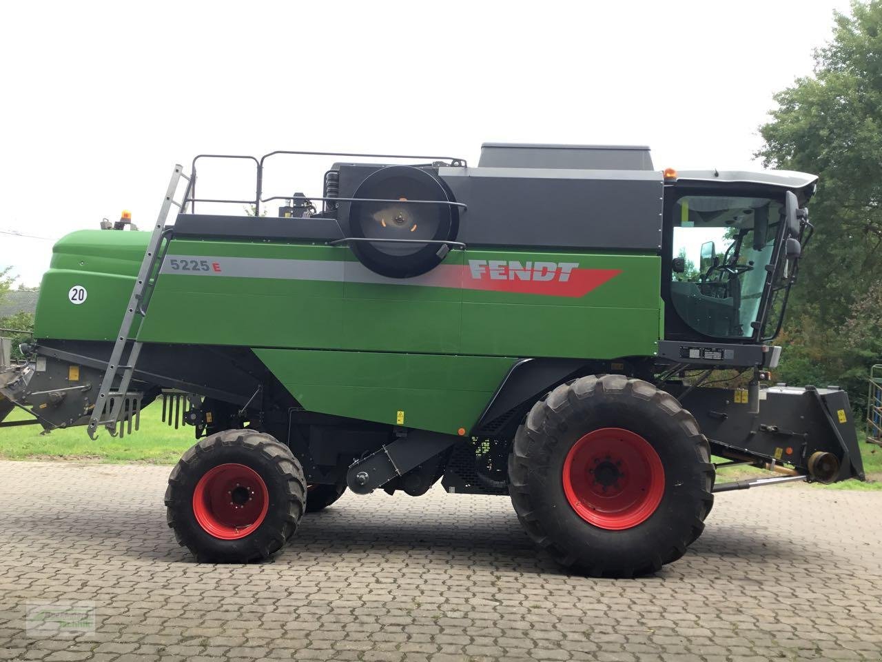 Mähdrescher des Typs Fendt 5225E, Gebrauchtmaschine in Hess.Oldendorf (Bild 3)