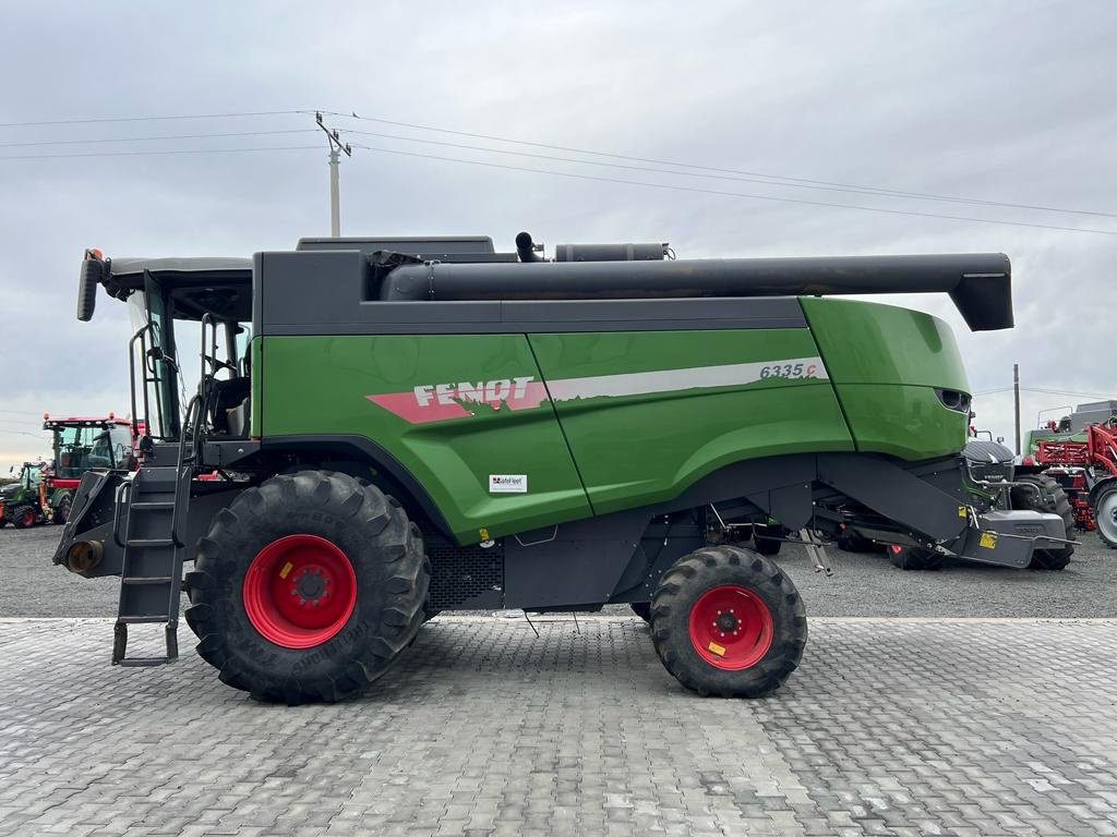 Mähdrescher du type Fendt 6335 C, Gebrauchtmaschine en Orţişoara (Photo 3)