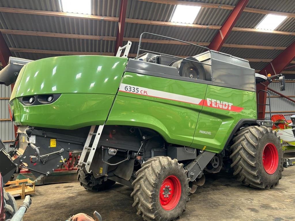 Mähdrescher del tipo Fendt 6335C Paralevel - 4wd 4WD. ParaLevel ( a la JD HillMaster og CLAAS Montana ). PowerFlow 25" skærebord. Står ved Kolding. Ring til Ulrik på 40255544. Jeg snakker Jysk, tysk og engelsk., Gebrauchtmaschine In Kolding (Immagine 1)