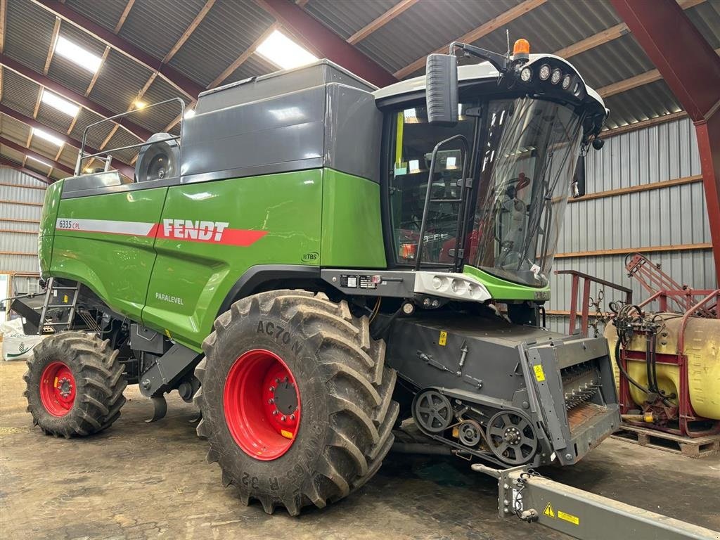 Mähdrescher du type Fendt 6335C Paralevel - 4wd 4WD. ParaLevel ( a la JD HillMaster og CLAAS Montana ). PowerFlow 25" skærebord. Står ved Kolding. Ring til Ulrik på 40255544. Jeg snakker Jysk, tysk og engelsk., Gebrauchtmaschine en Kolding (Photo 2)