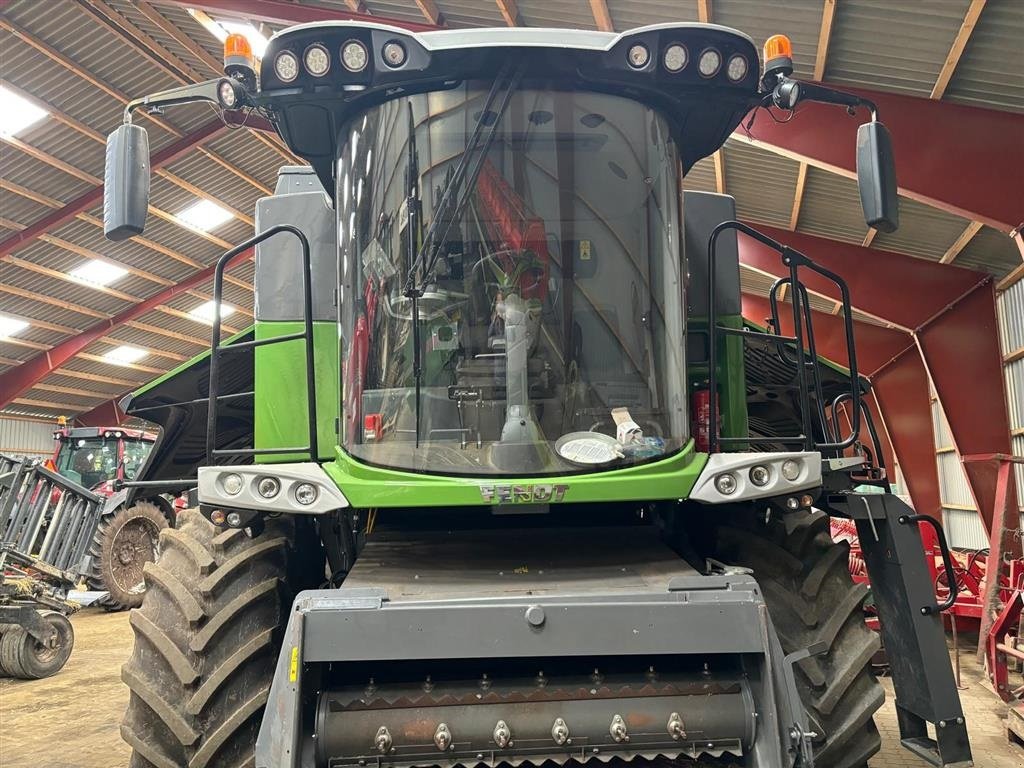 Mähdrescher of the type Fendt 6335C Paralevel - 4wd 4WD. ParaLevel ( a la JD HillMaster og CLAAS Montana ). PowerFlow 25" skærebord. Står ved Kolding. Ring til Ulrik på 40255544. Jeg snakker Jysk, tysk og engelsk., Gebrauchtmaschine in Kolding (Picture 6)