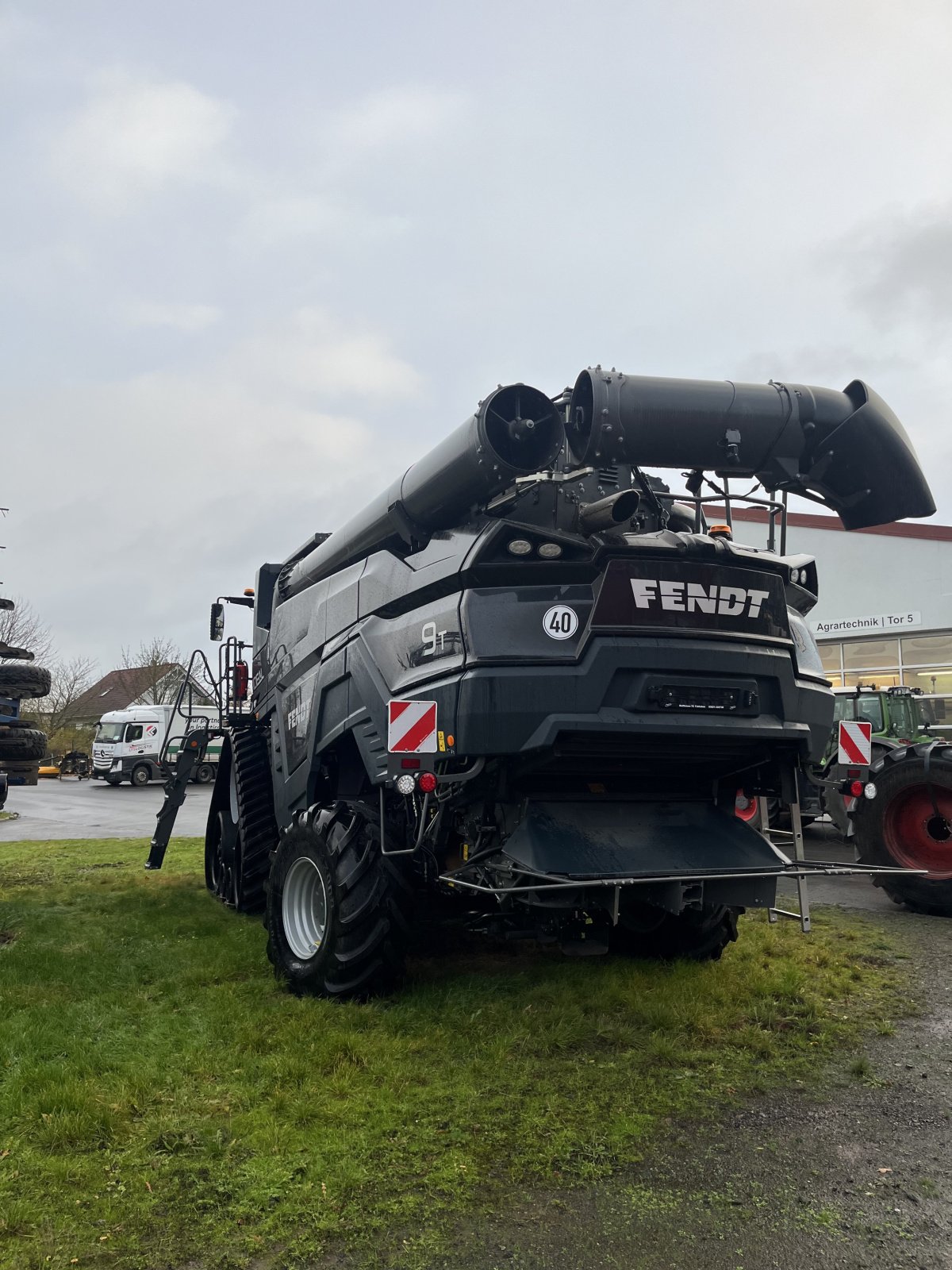 Mähdrescher of the type Fendt IDEAL 9T Gen3, Neumaschine in Tüttleben (Picture 2)