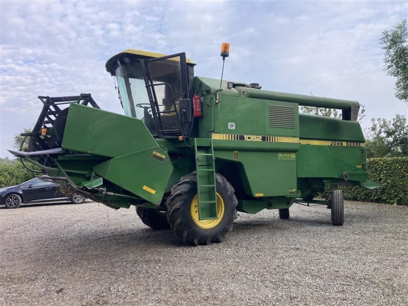 Mähdrescher typu John Deere 1052 Med 12 fod skærebord, Gebrauchtmaschine v Horsens (Obrázok 1)