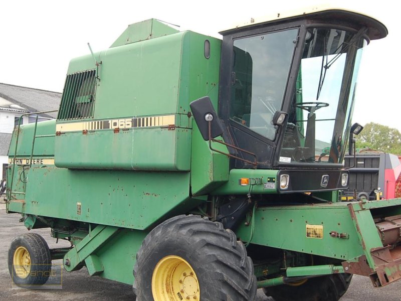 Mähdrescher tip John Deere 1065, Gebrauchtmaschine in Oyten