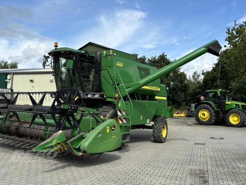 Mähdrescher des Typs John Deere 1550, Gebrauchtmaschine in Aurich (Bild 1)