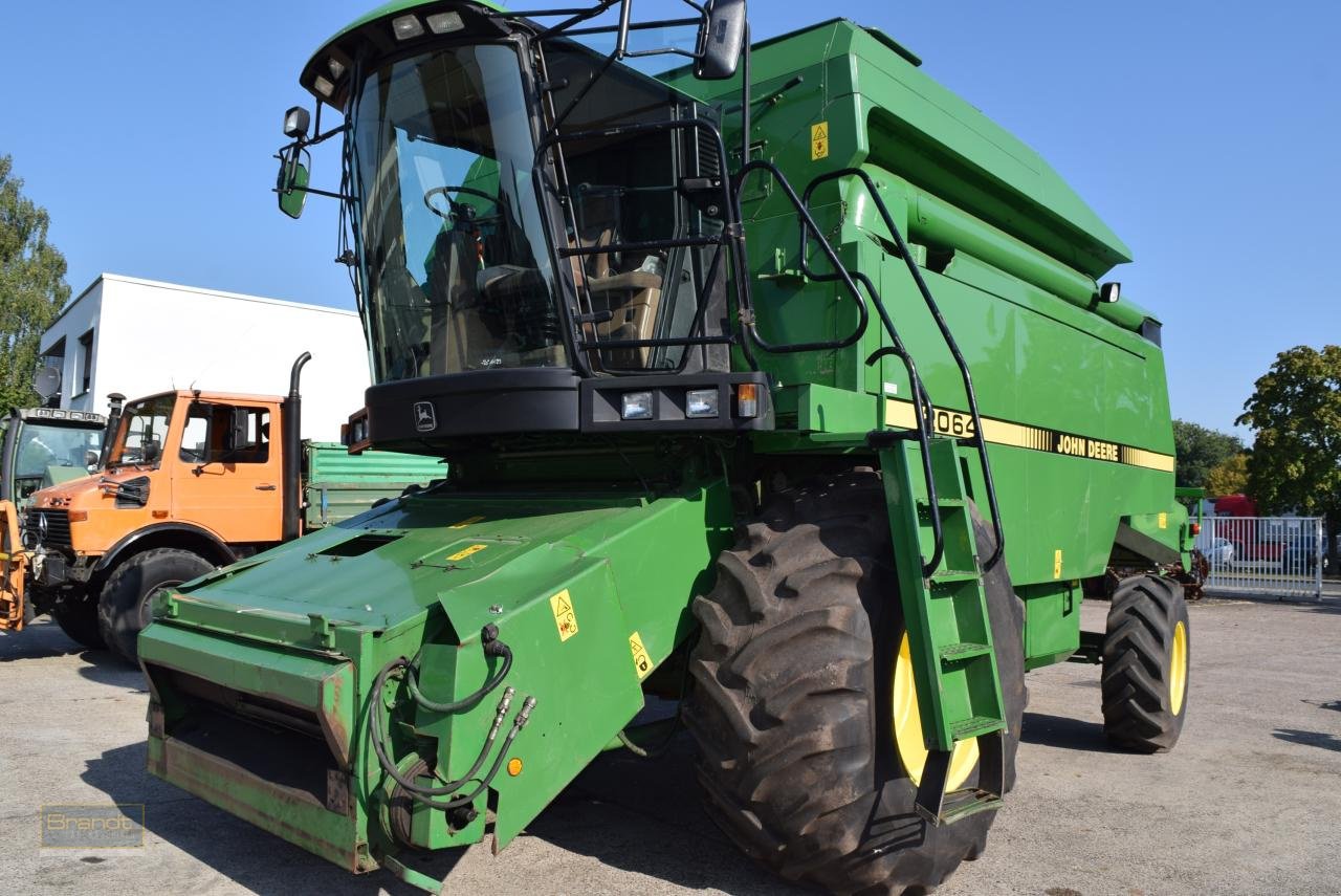 Mähdrescher des Typs John Deere 2064, Gebrauchtmaschine in Oyten (Bild 1)