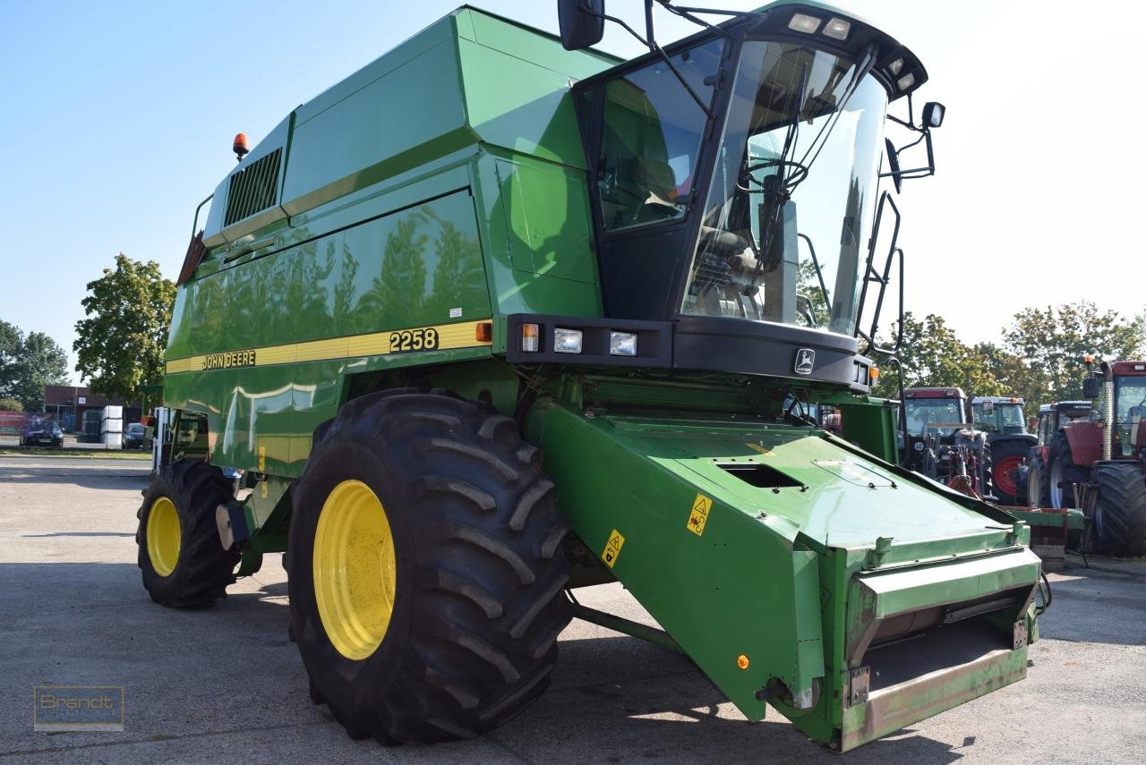 Mähdrescher del tipo John Deere 2064, Gebrauchtmaschine In Oyten (Immagine 2)