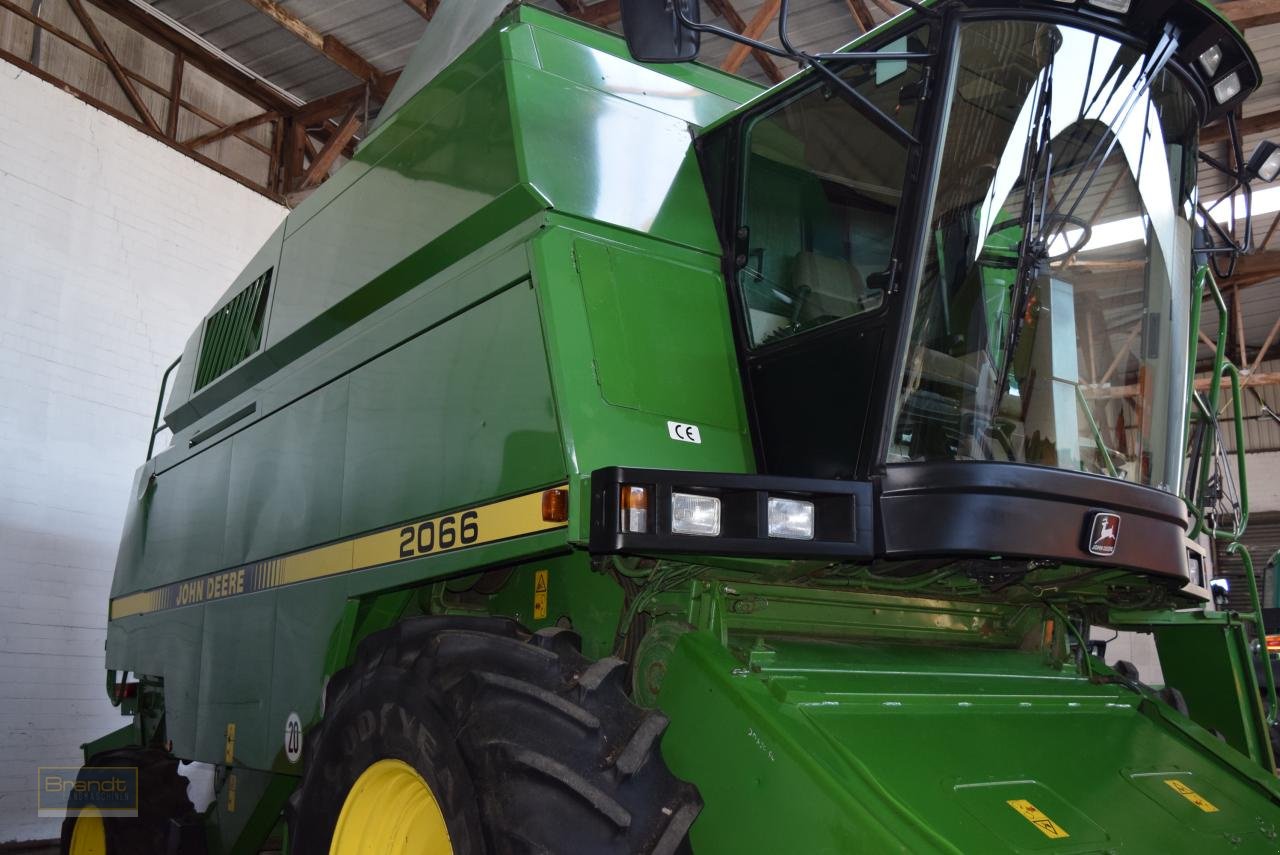 Mähdrescher des Typs John Deere 2066, Gebrauchtmaschine in Oyten (Bild 2)