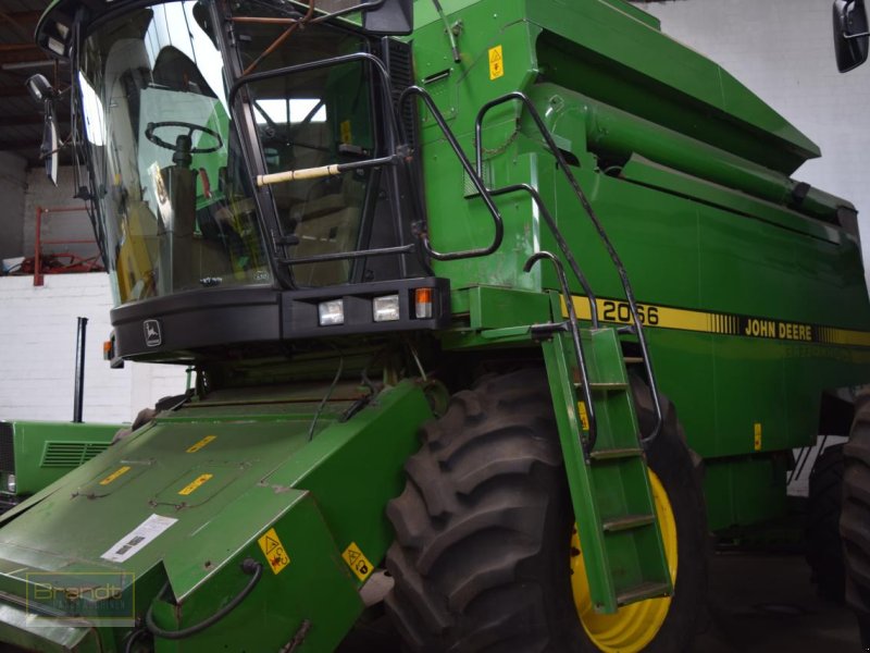 Mähdrescher van het type John Deere 2066, Gebrauchtmaschine in Oyten (Foto 1)