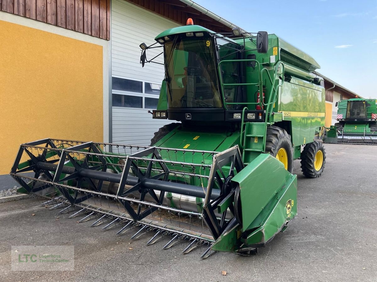 Mähdrescher van het type John Deere 2254, Gebrauchtmaschine in Redlham (Foto 1)