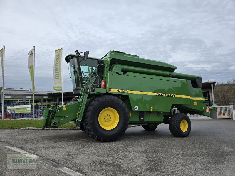 Mähdrescher van het type John Deere 2256, Gebrauchtmaschine in Kematen (Foto 1)