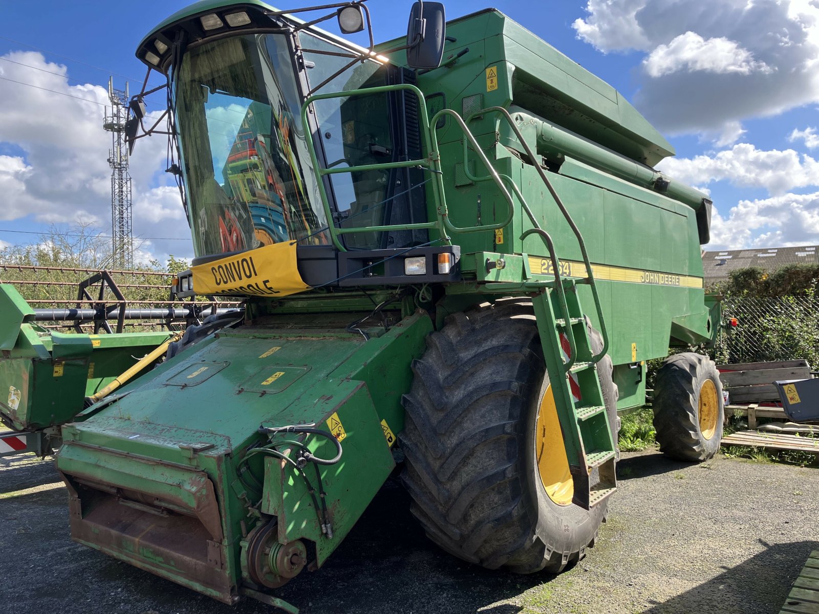 Mähdrescher tip John Deere 2264, Gebrauchtmaschine in Plestan (Poză 1)