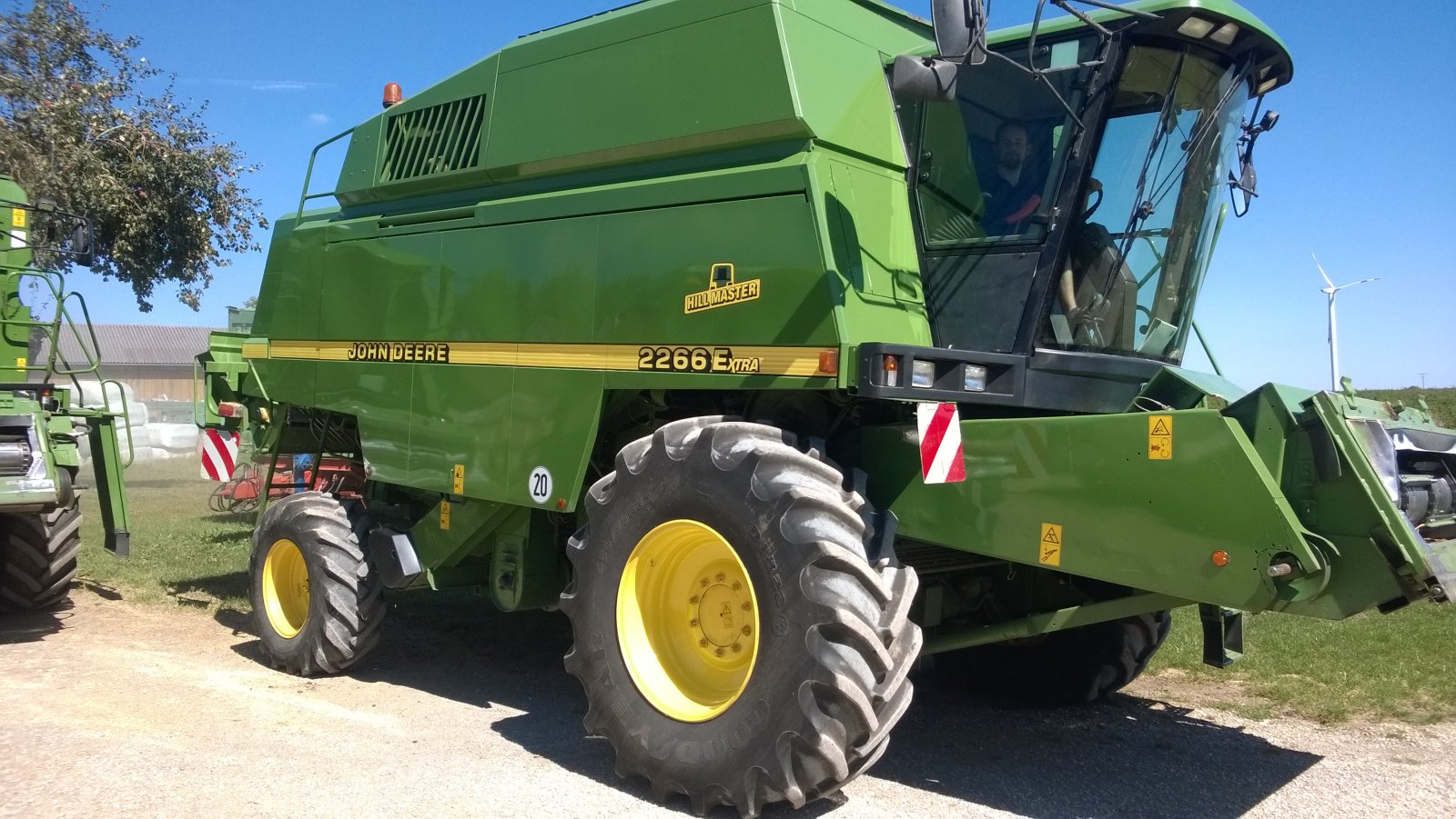 Mähdrescher des Typs John Deere 2266 HM Extra, Gebrauchtmaschine in Neresheim (Bild 1)