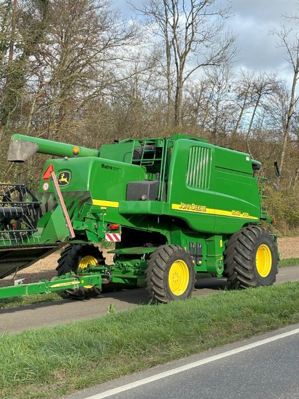 Mähdrescher typu John Deere 9540i WTS, Gebrauchtmaschine v Schaffhausen (Obrázek 2)