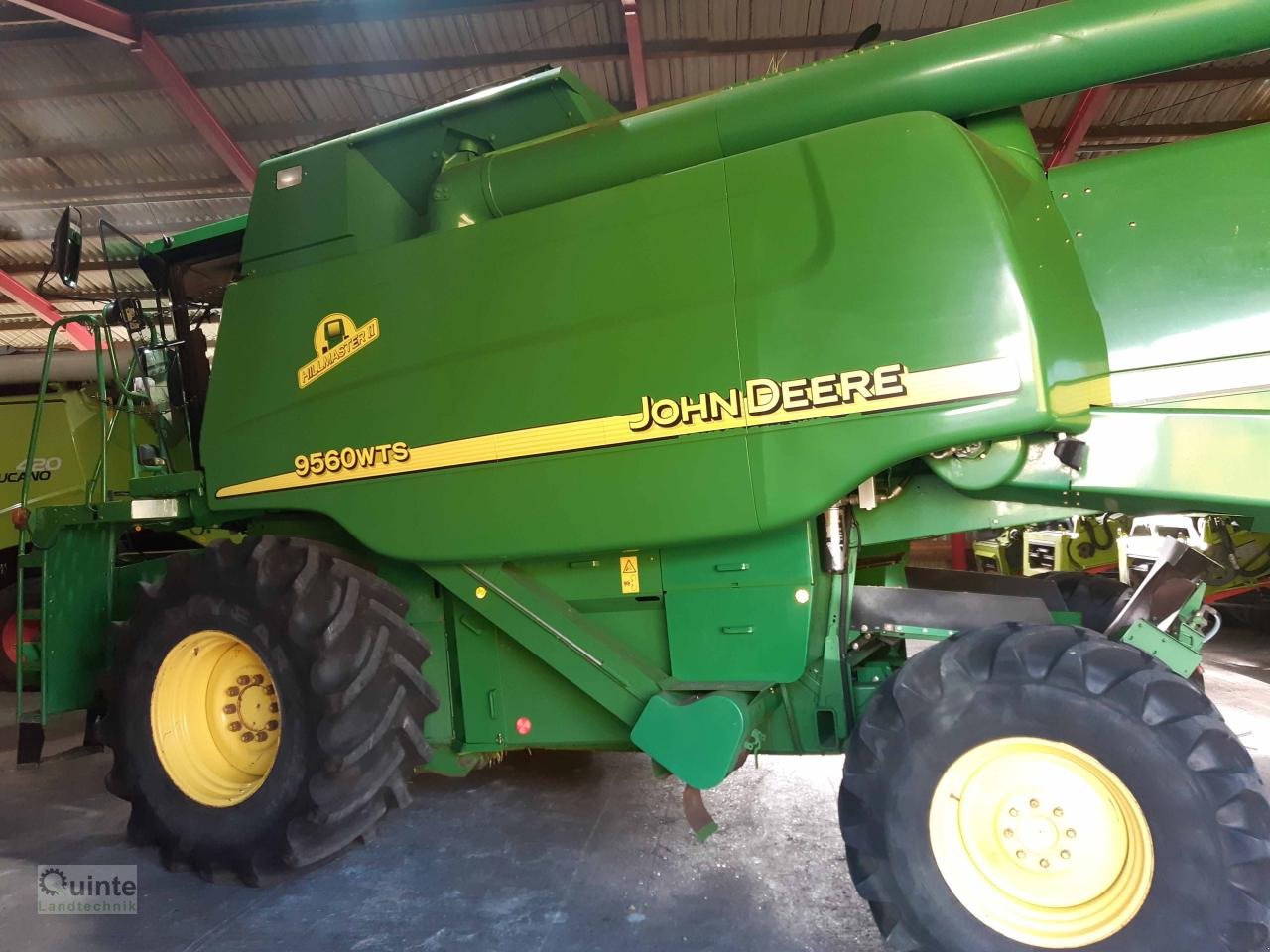 Mähdrescher des Typs John Deere 9560 HM, Gebrauchtmaschine in Lichtenau-Kleinenberg (Bild 1)