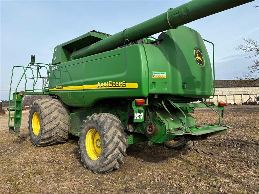 Mähdrescher of the type John Deere 9880 STS 4WD. GPS. Auto Pilot .Incl. 6,3 m. skærebord og vogn. Ring til Ulrik på 40255544. Jeg snakker Jysk., Gebrauchtmaschine in Kolding (Picture 1)