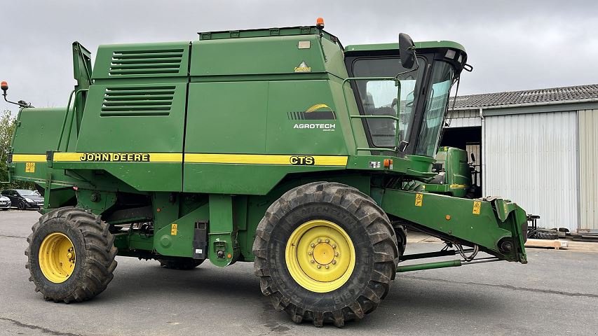 Mähdrescher van het type John Deere CTS, Gebrauchtmaschine in BOSC LE HARD (Foto 2)