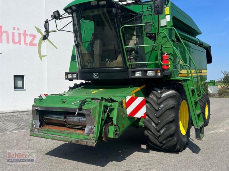 Mähdrescher van het type John Deere Mähdrescher 2256 Hillmaster, Gebrauchtmaschine in Schierling