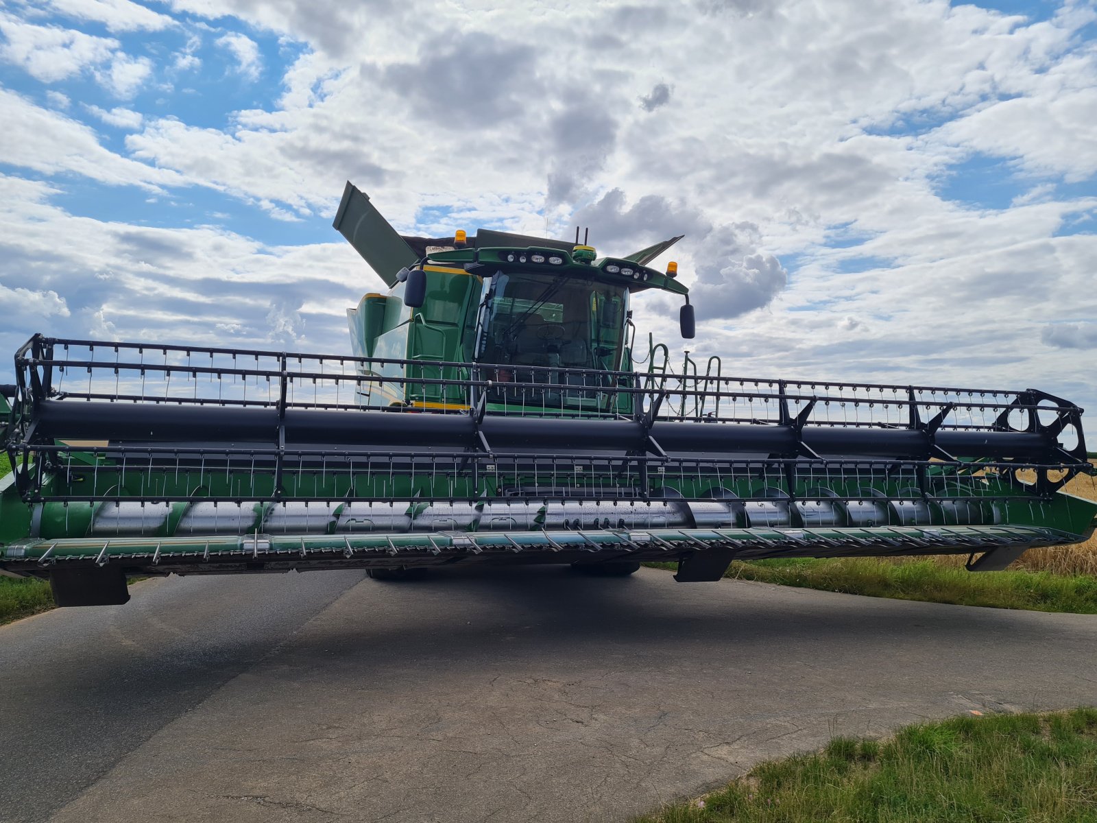 Mähdrescher des Typs John Deere S 680 i, Gebrauchtmaschine in Hopferstadt (Bild 2)