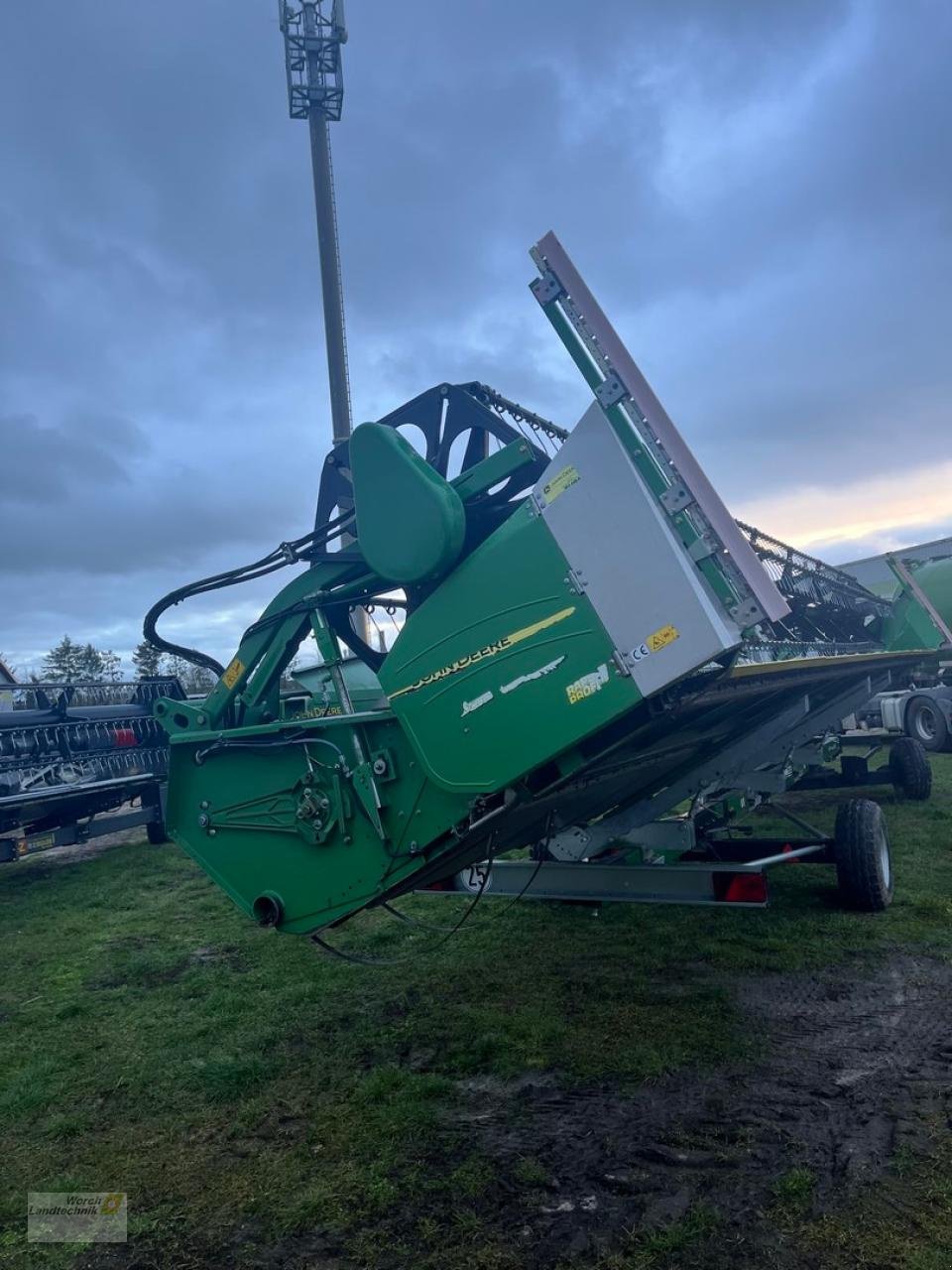 Mähdrescher del tipo John Deere S 680i Track, Gebrauchtmaschine In Schora (Immagine 28)