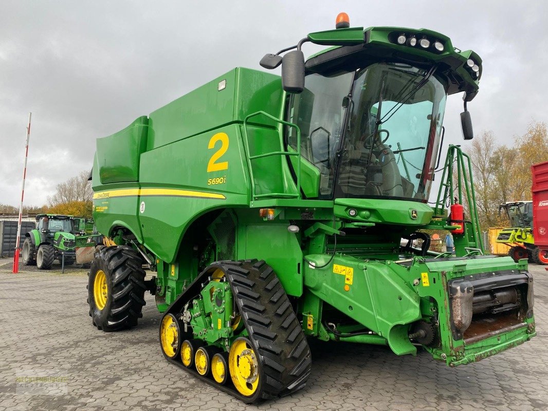 Mähdrescher a típus John Deere S 690i Raupe - Modelljahr 2013, Gebrauchtmaschine ekkor: Mühlengeez (Kép 2)