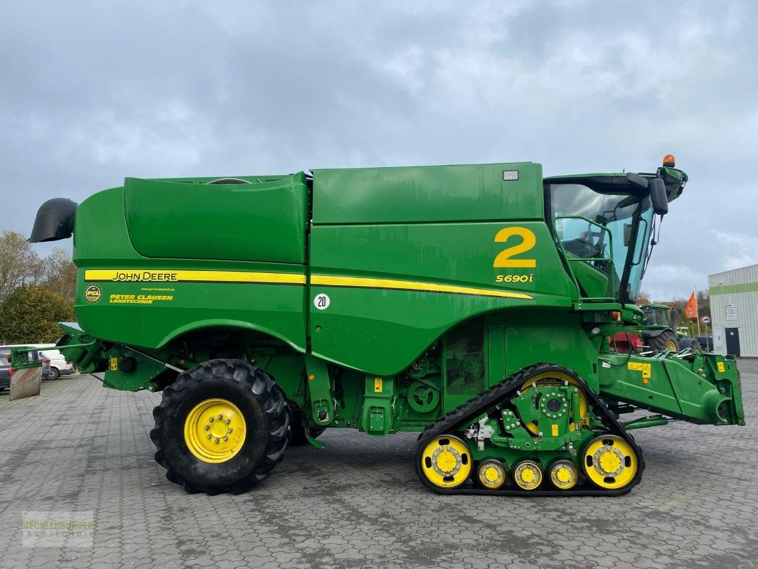 Mähdrescher a típus John Deere S 690i Raupe - Modelljahr 2013, Gebrauchtmaschine ekkor: Mühlengeez (Kép 3)