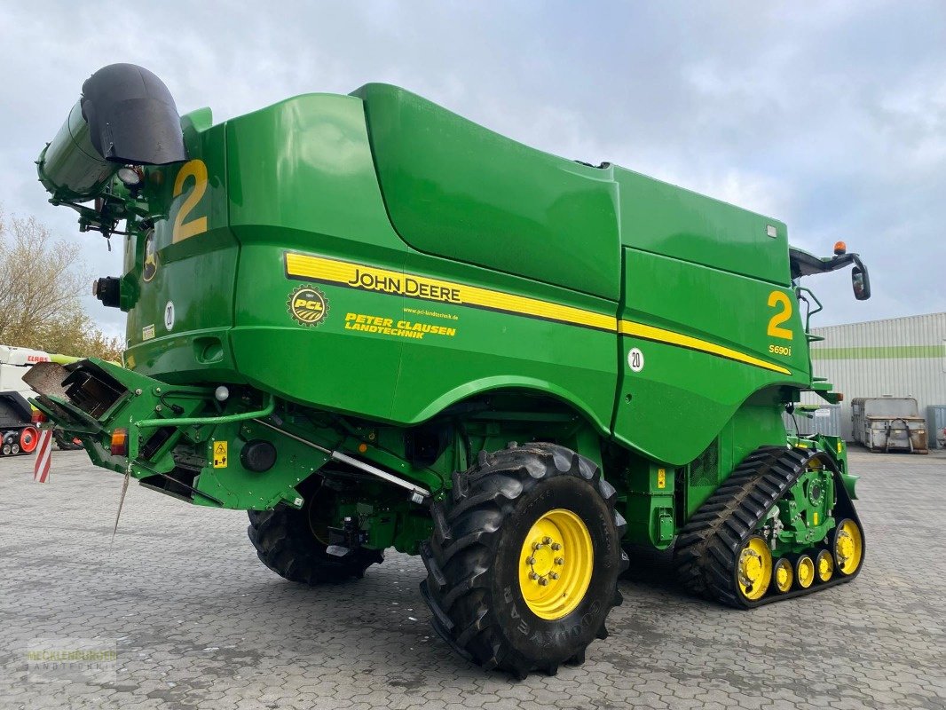 Mähdrescher a típus John Deere S 690i Raupe - Modelljahr 2013, Gebrauchtmaschine ekkor: Mühlengeez (Kép 4)