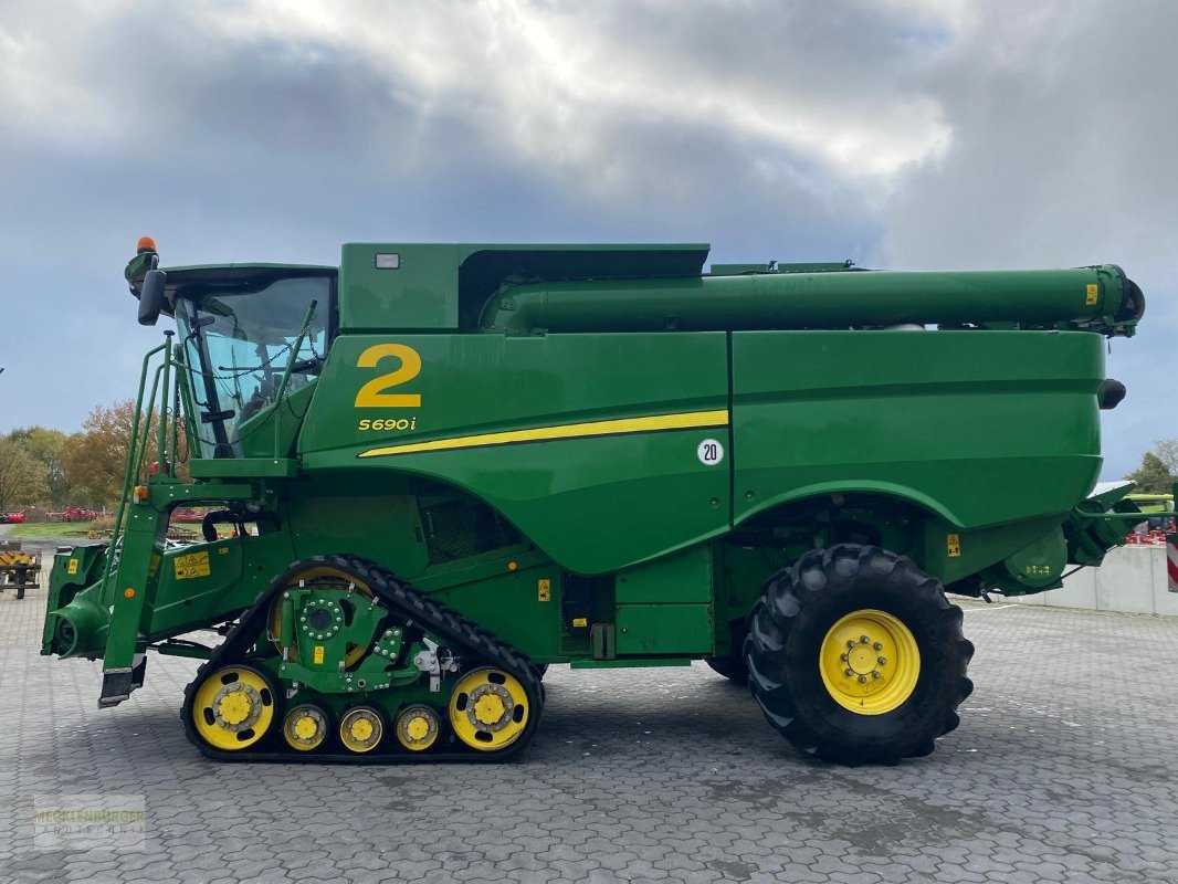 Mähdrescher a típus John Deere S 690i Raupe - Modelljahr 2013, Gebrauchtmaschine ekkor: Mühlengeez (Kép 8)