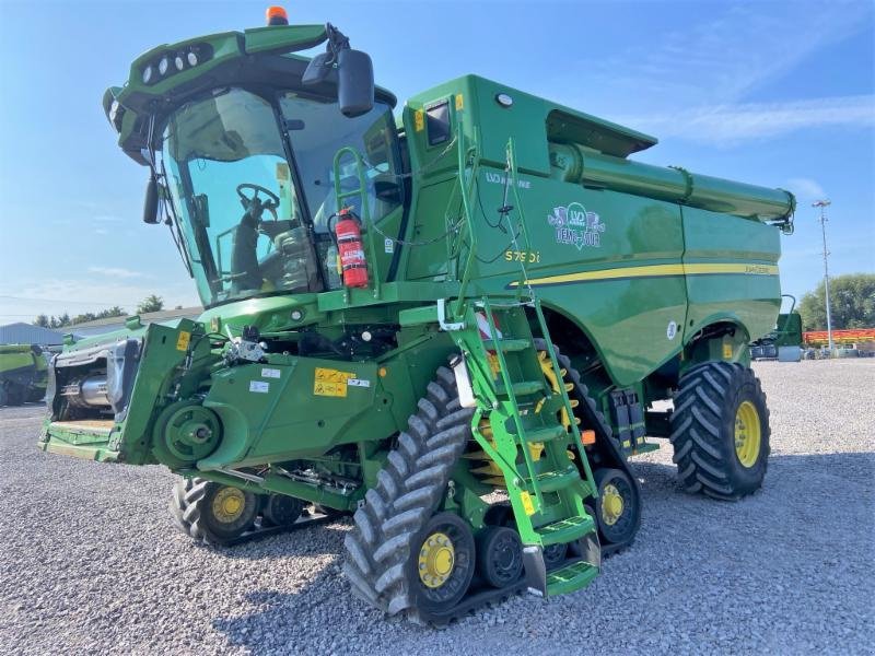 Mähdrescher du type John Deere S 790 T4, Gebrauchtmaschine en Landsberg (Photo 2)