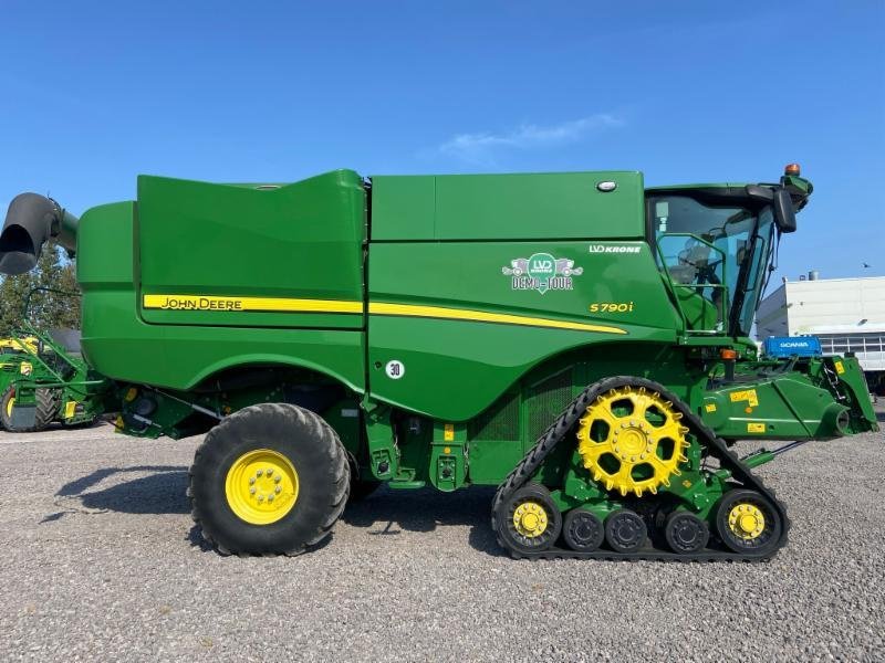 Mähdrescher van het type John Deere S 790 T4, Gebrauchtmaschine in Landsberg (Foto 4)