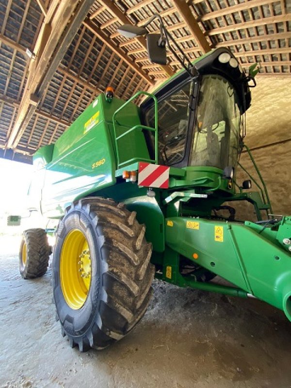 Mähdrescher of the type John Deere S560, Gebrauchtmaschine in PITHIVIERS Cedex (Picture 1)