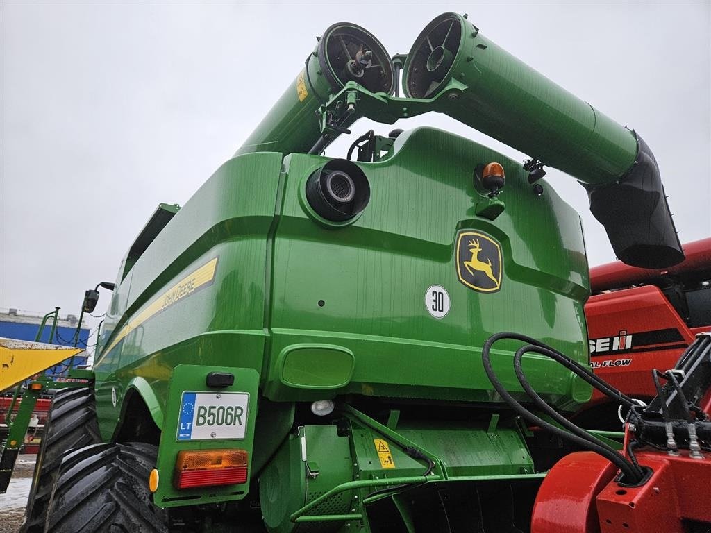 Mähdrescher типа John Deere S680i 4WD og Incl. JD Skærebord og vogn. GPS og StarFire 6000 Antenne. 39 km/t. Rapsudstyr m. 2 knive, spild indikator,  Ring til Ulrik 0045-40255544. Jeg snakker Jysk, tysk og engelsk., Gebrauchtmaschine в Kolding (Фотография 5)