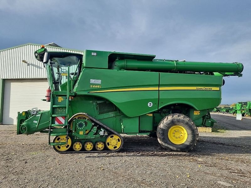 Mähdrescher des Typs John Deere S685S Premium  Bæltemaskine. Incl. Skærebord og vogn. Ring til Ulrik på 40255544. Jeg snakker Jysk, tysk og engelsk., Gebrauchtmaschine in Kolding (Bild 1)