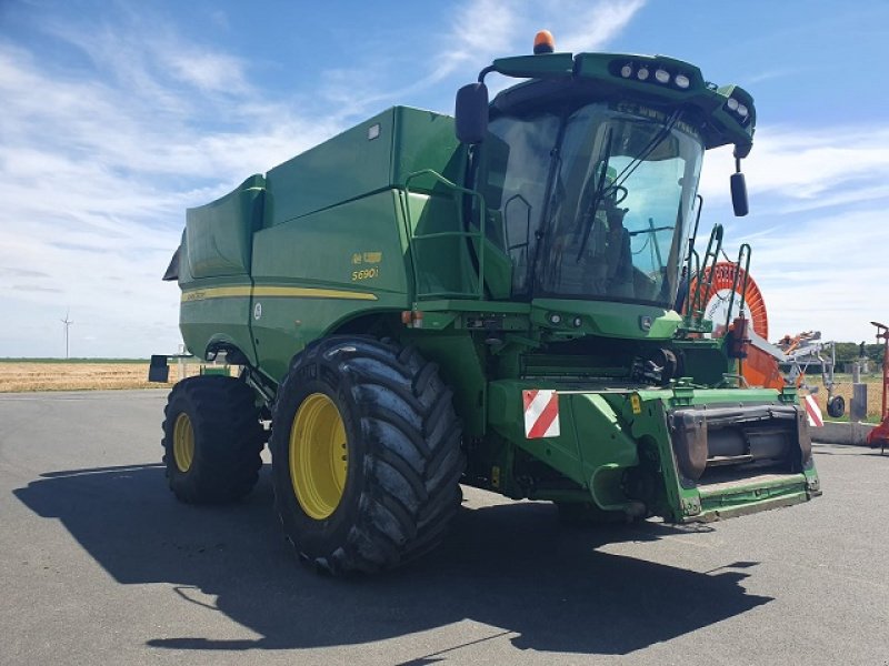 Mähdrescher des Typs John Deere S690, Gebrauchtmaschine in PITHIVIERS Cedex (Bild 2)