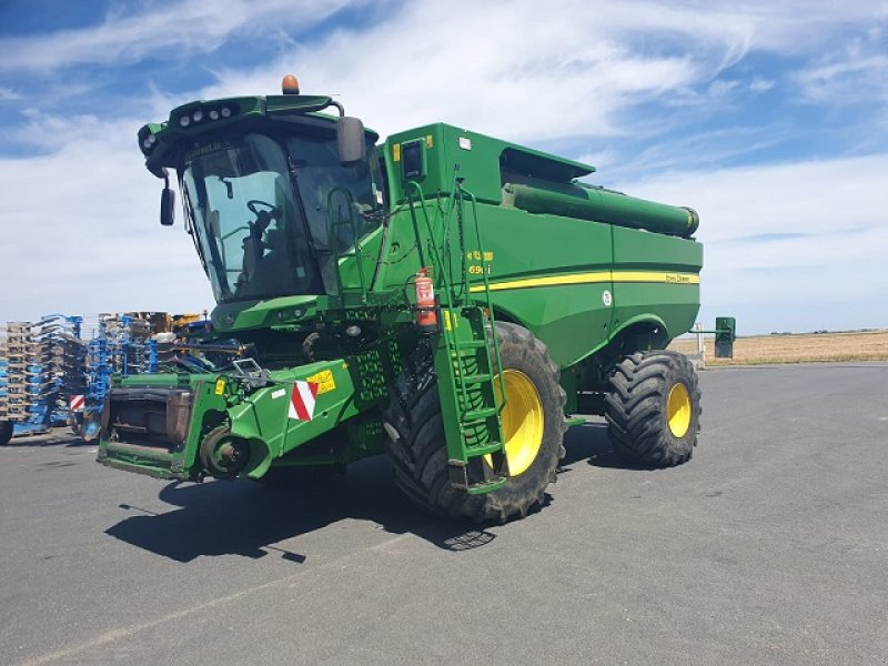 Mähdrescher van het type John Deere S690, Gebrauchtmaschine in PITHIVIERS Cedex (Foto 1)